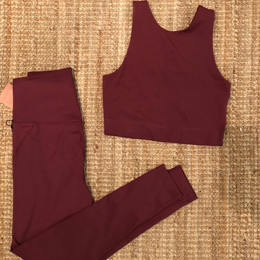 NWT girlfriend collective set: Mulberry small